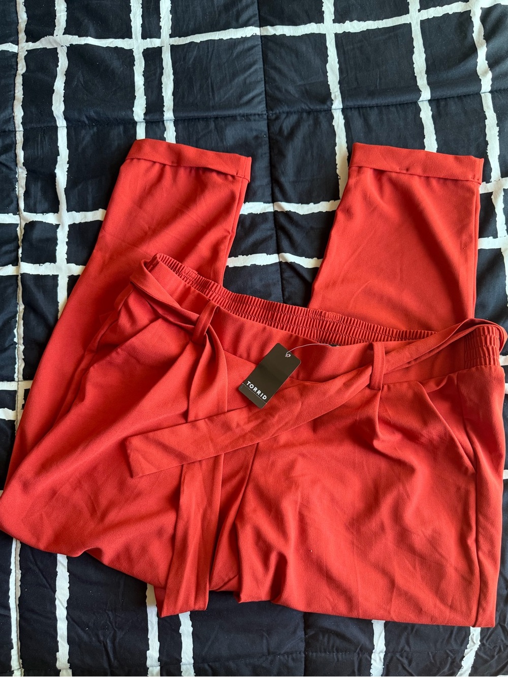 Torrid Red Tapered Pants Women’s Regular Pull-On Elastic Waist Crepe NWT 0